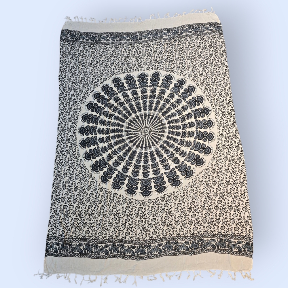 Indonesian White Sun Sarong - Picture 4 of 8